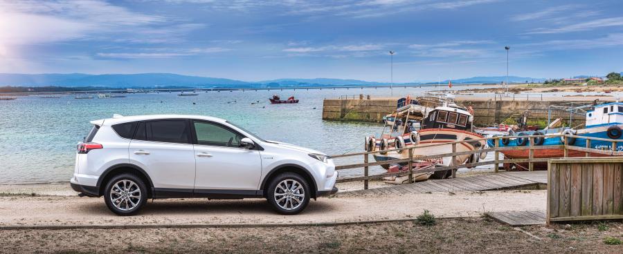  Toyota RAV4 Hybrid 2015 года  (WW) (фото 20 из 38)